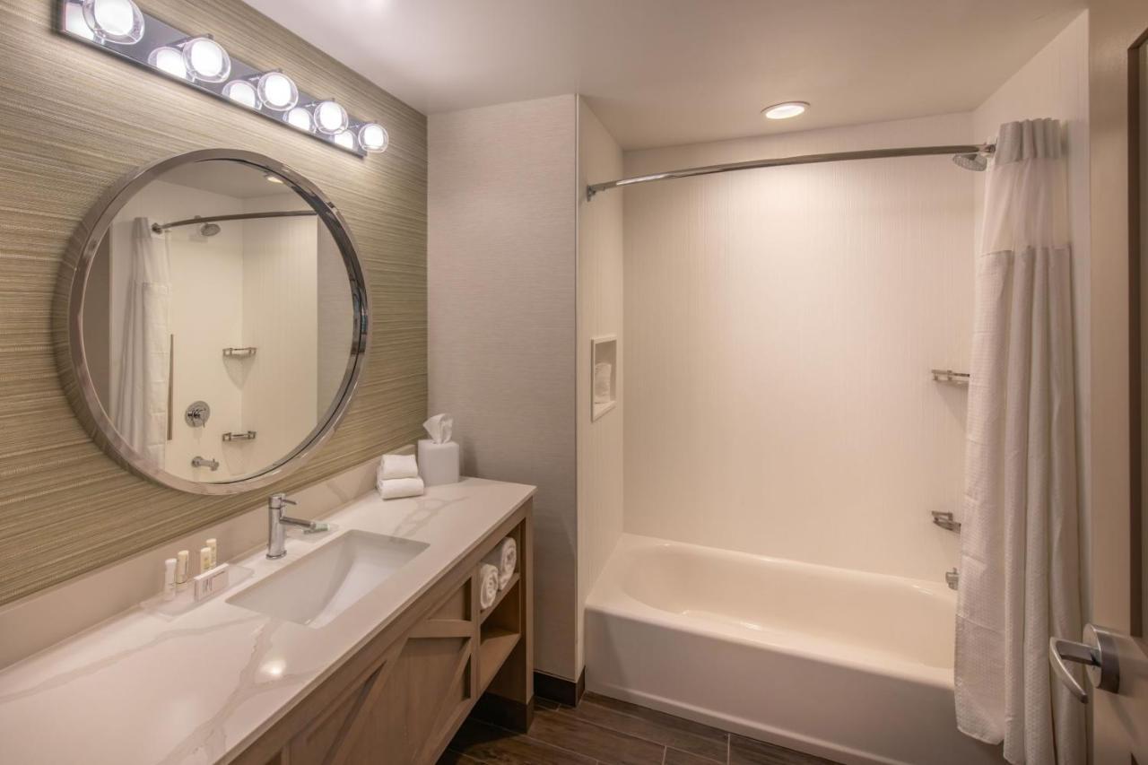 Courtyard By Marriott Jekyll Island Hotel Екстериор снимка